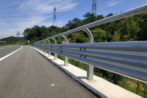 Pagar pengaman jalan tol